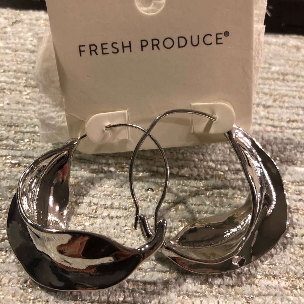 NWT silver twisted earrings